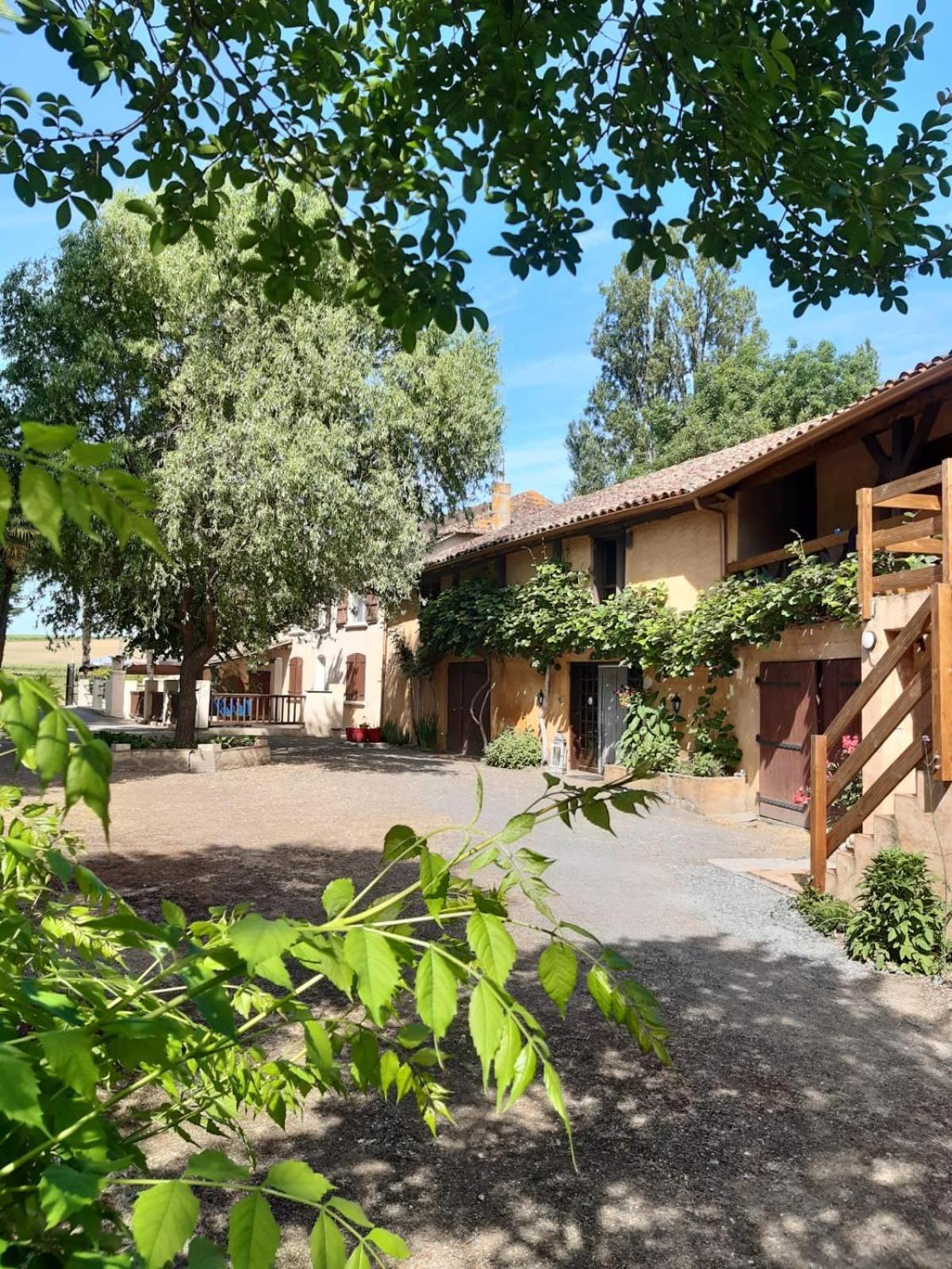 Gite Au Moulin Du Comte Bourrouillan Exterior foto