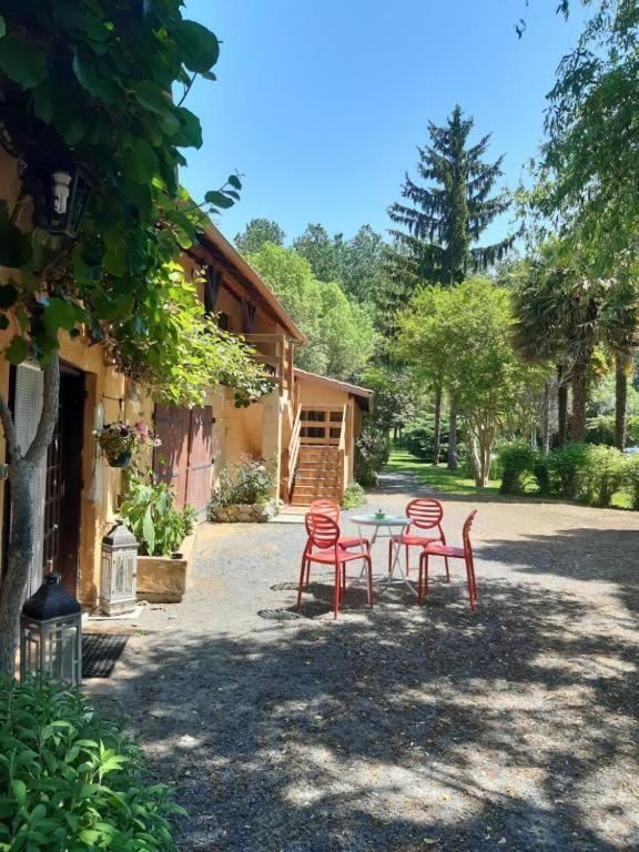 Gite Au Moulin Du Comte Bourrouillan Exterior foto